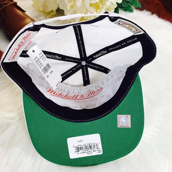 Mitchell & Ness Pistons Snapback Cap Back to Back - Picture 5 of 6